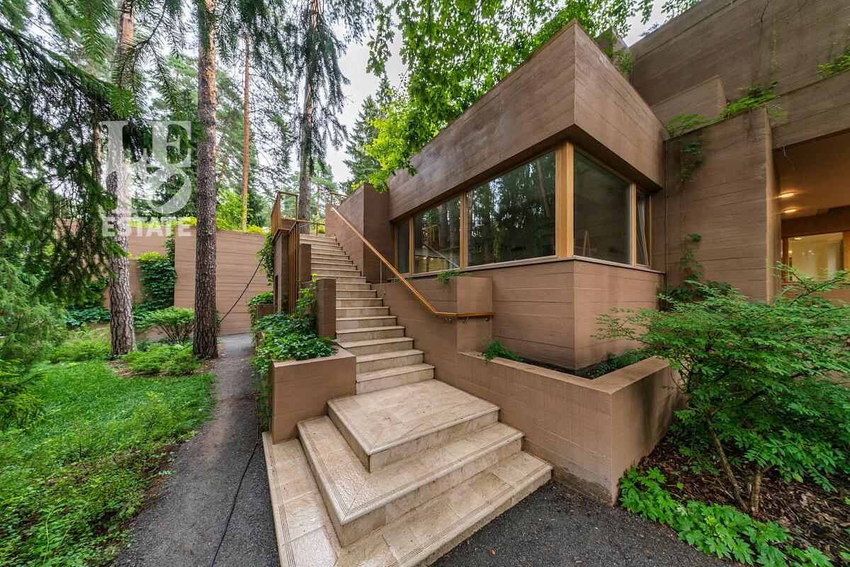 2-этажный коттедж 1 330 м² с отделкой