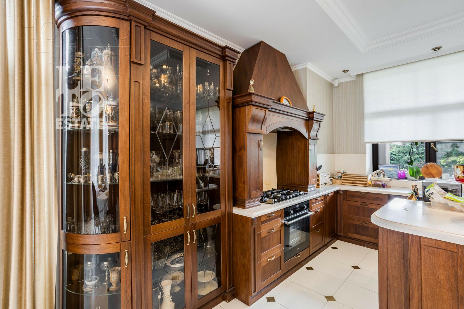 2-этажный коттедж 550 м² с отделкой