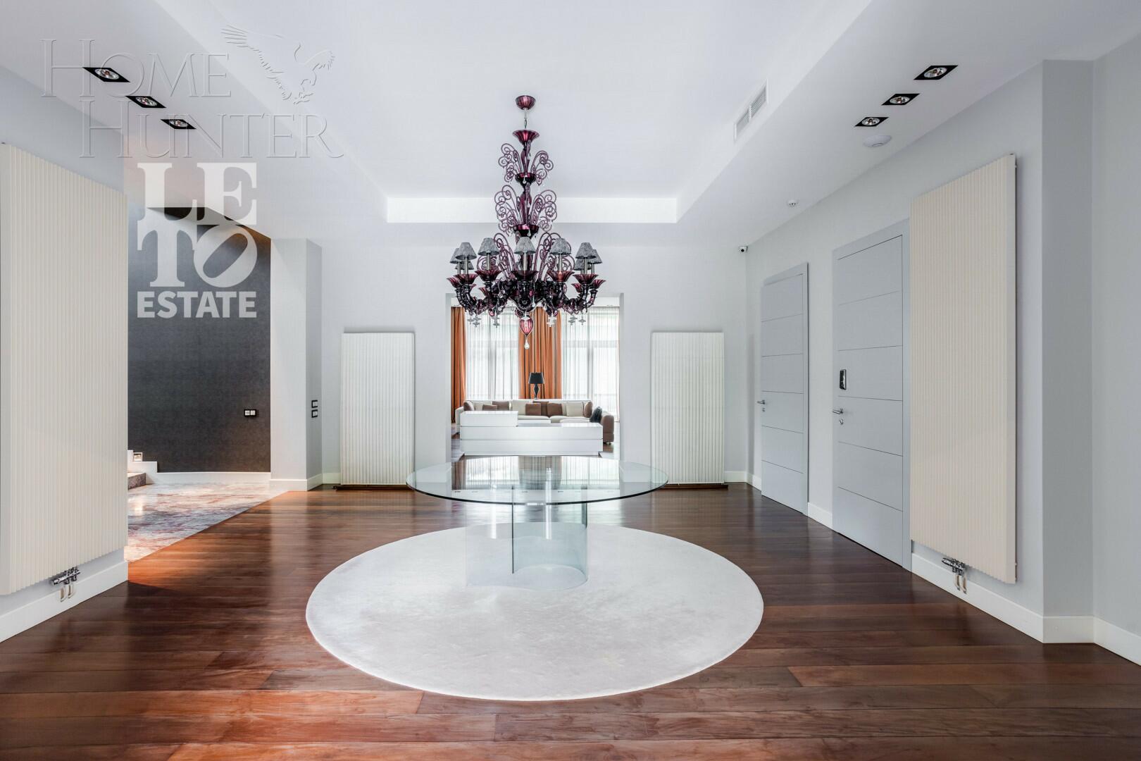 2-этажный коттедж 1 438 м² с отделкой