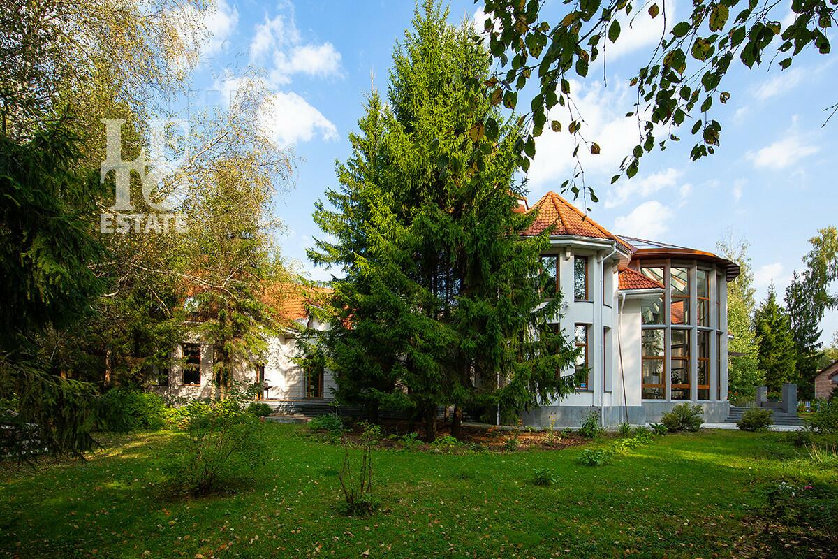 2-этажный коттедж 1 100 м² с отделкой