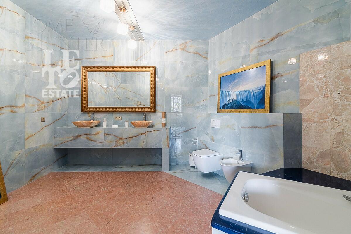 3-этажный коттедж 1 241 м² с отделкой