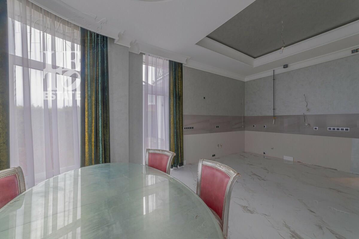 3-этажный коттедж 350 м² с отделкой