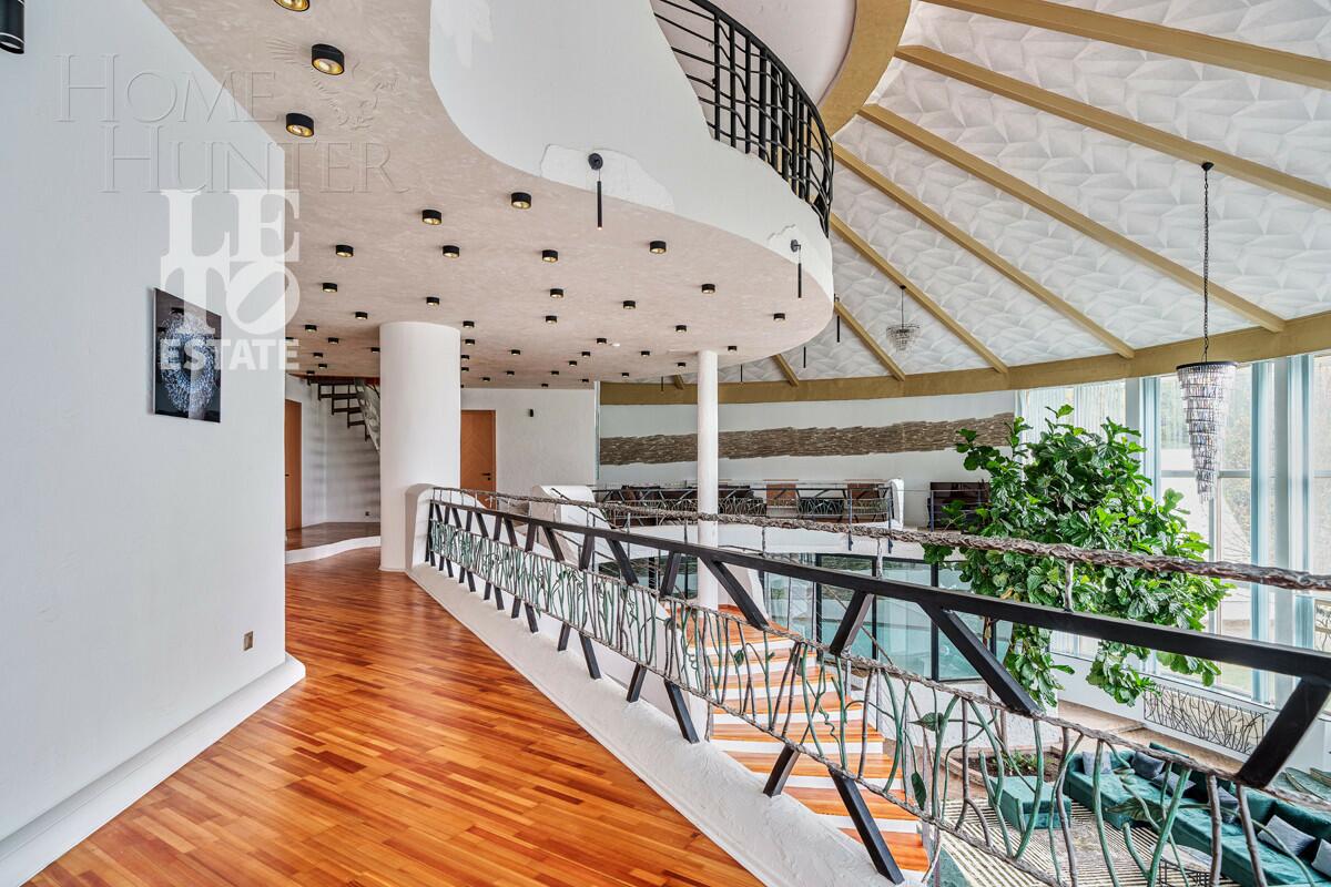 3-этажный коттедж 1 241 м² с отделкой