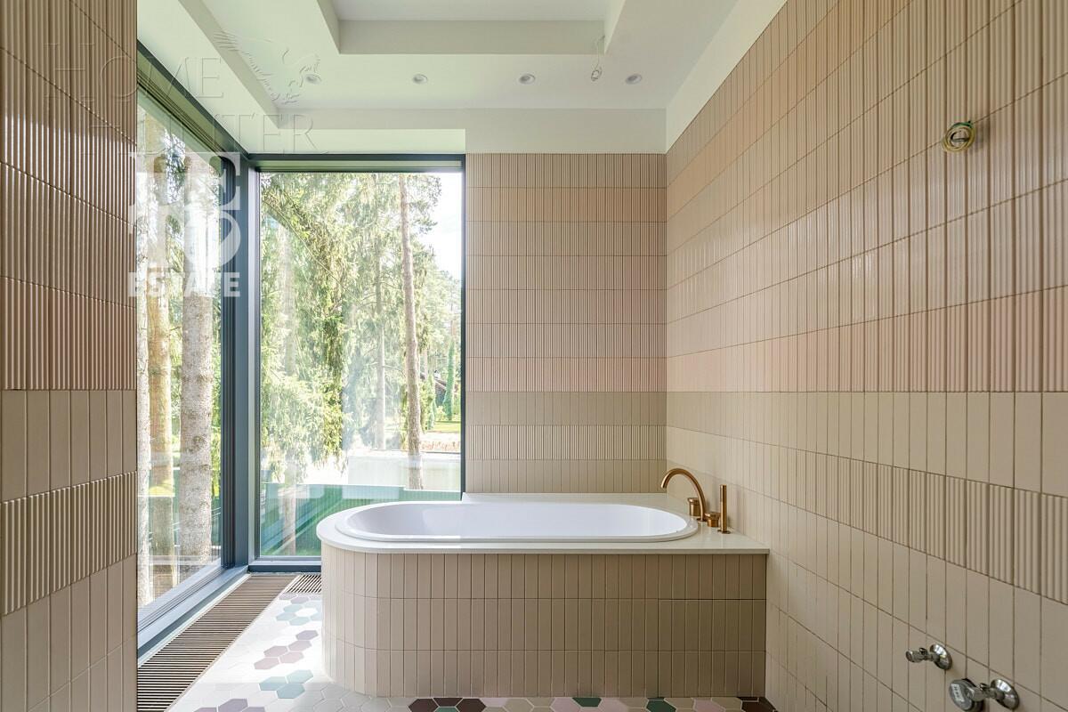 3-этажный коттедж 380 м² с отделкой