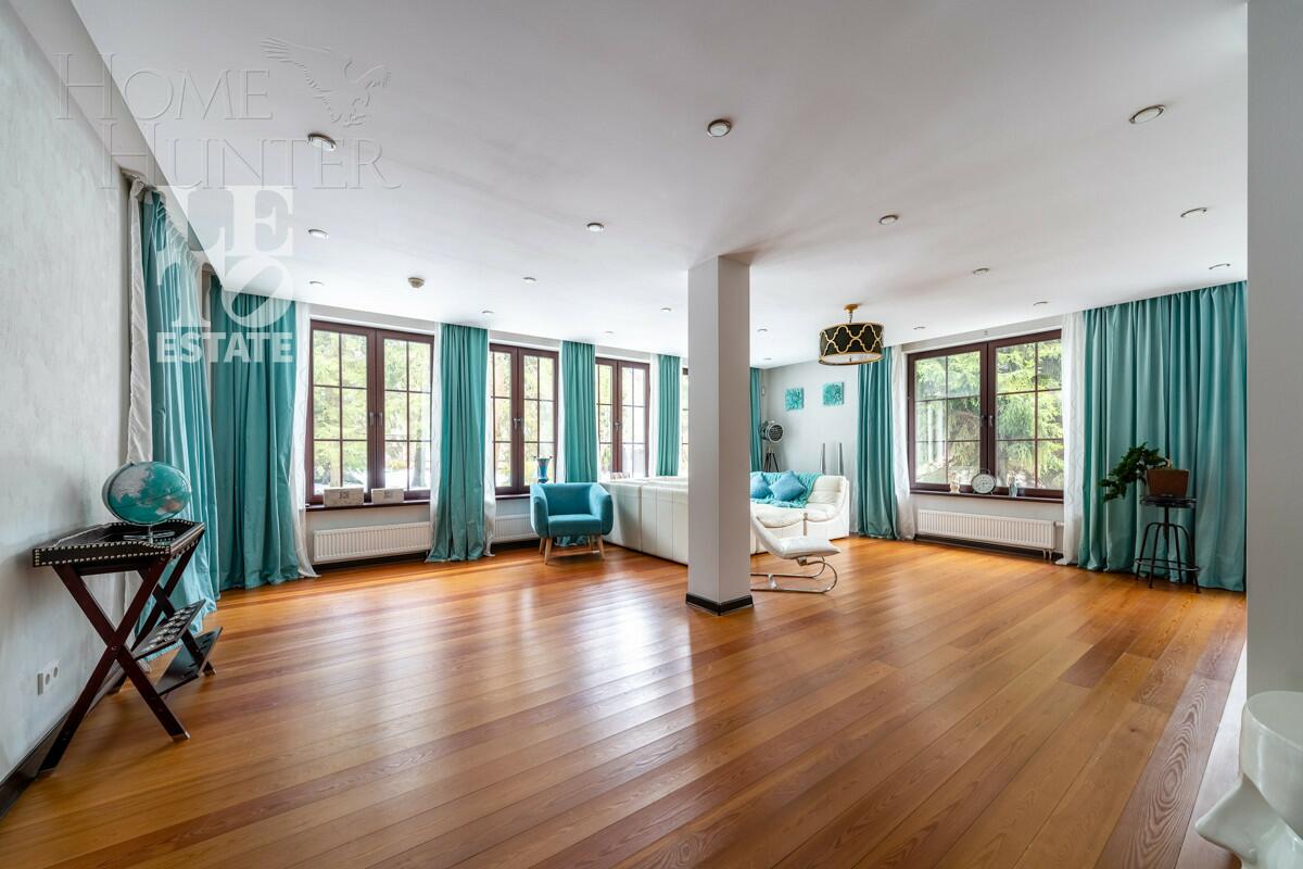 3-этажный коттедж 550 м² с отделкой