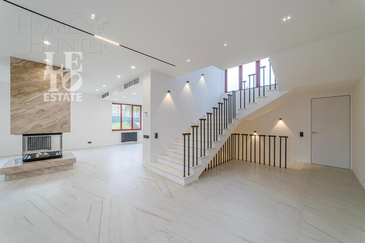 2-этажный коттедж 693 м² с отделкой