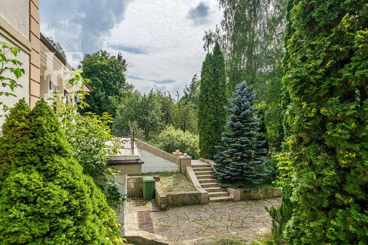 2-этажный коттедж 650 м² с отделкой