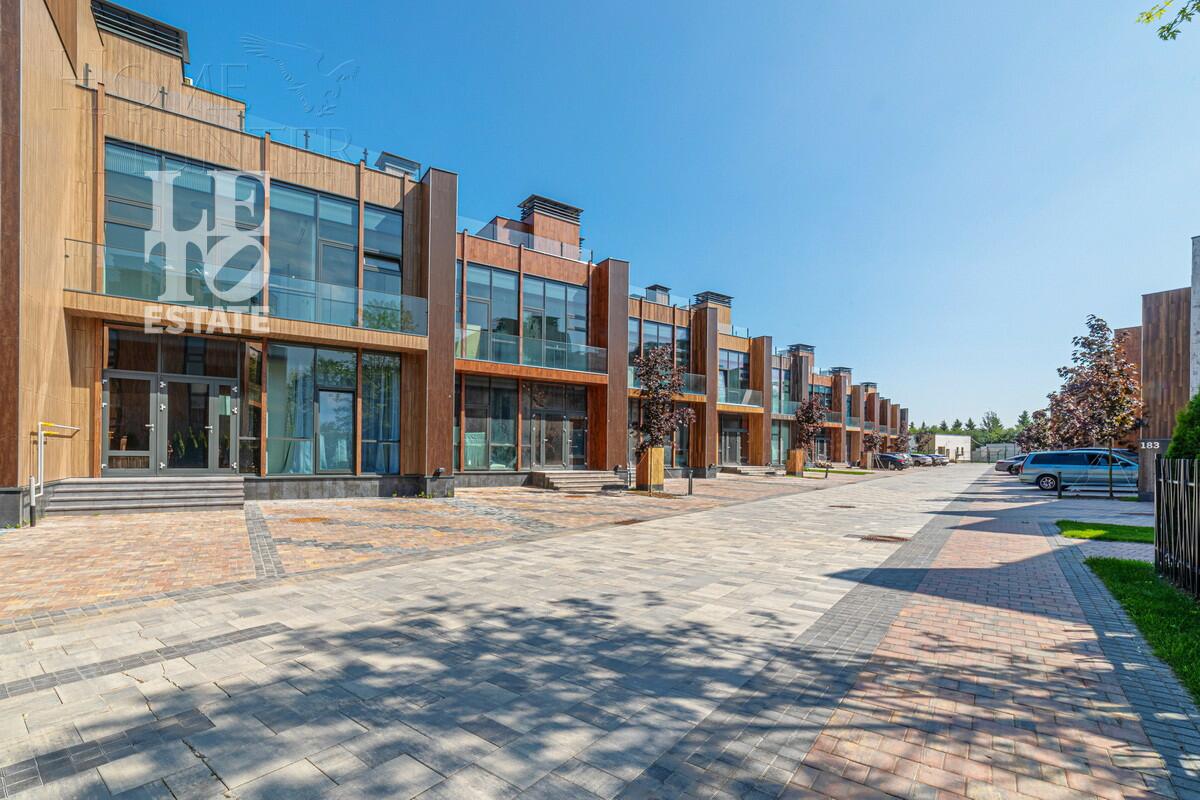 3-этажный таунхаус 238 м² с отделкой