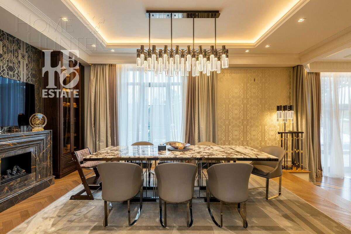 3-этажный коттедж 1 100 м² с отделкой