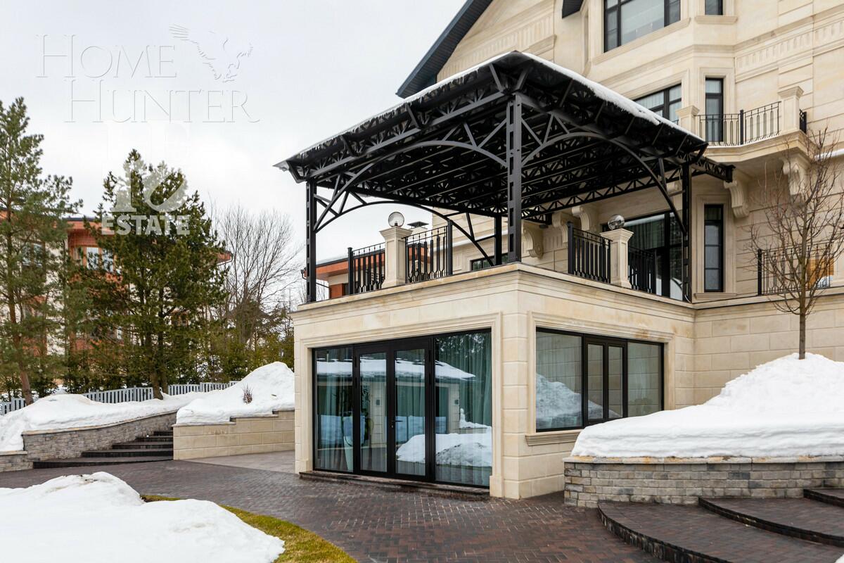 3-этажный коттедж 1 100 м² с отделкой