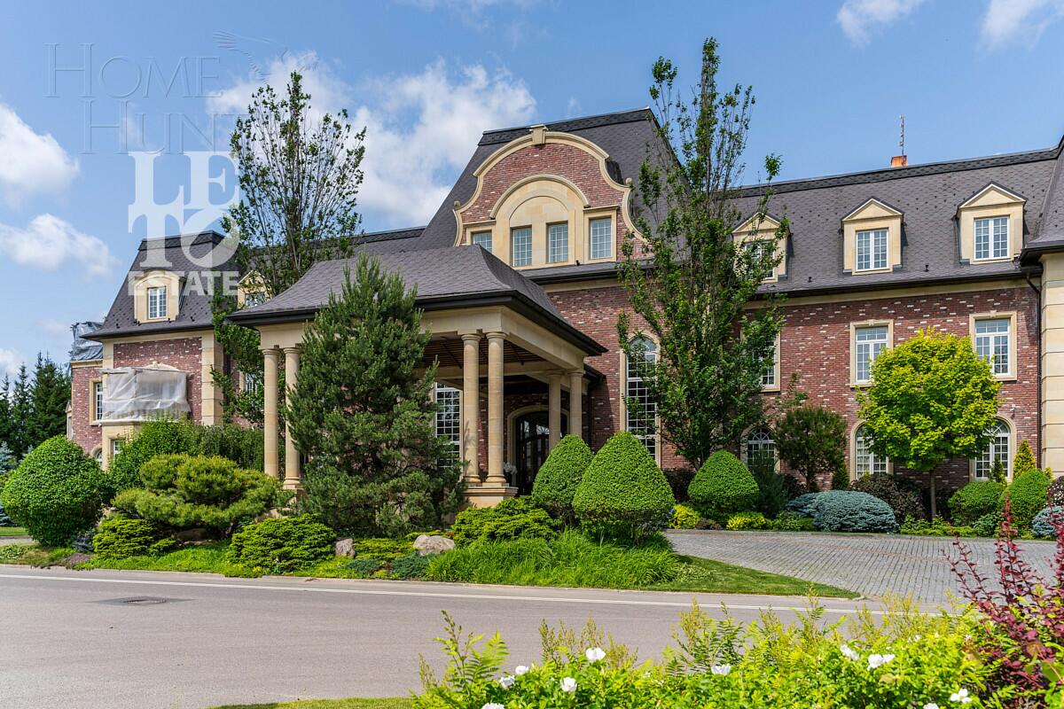 2-этажный коттедж 891 м² без отделки