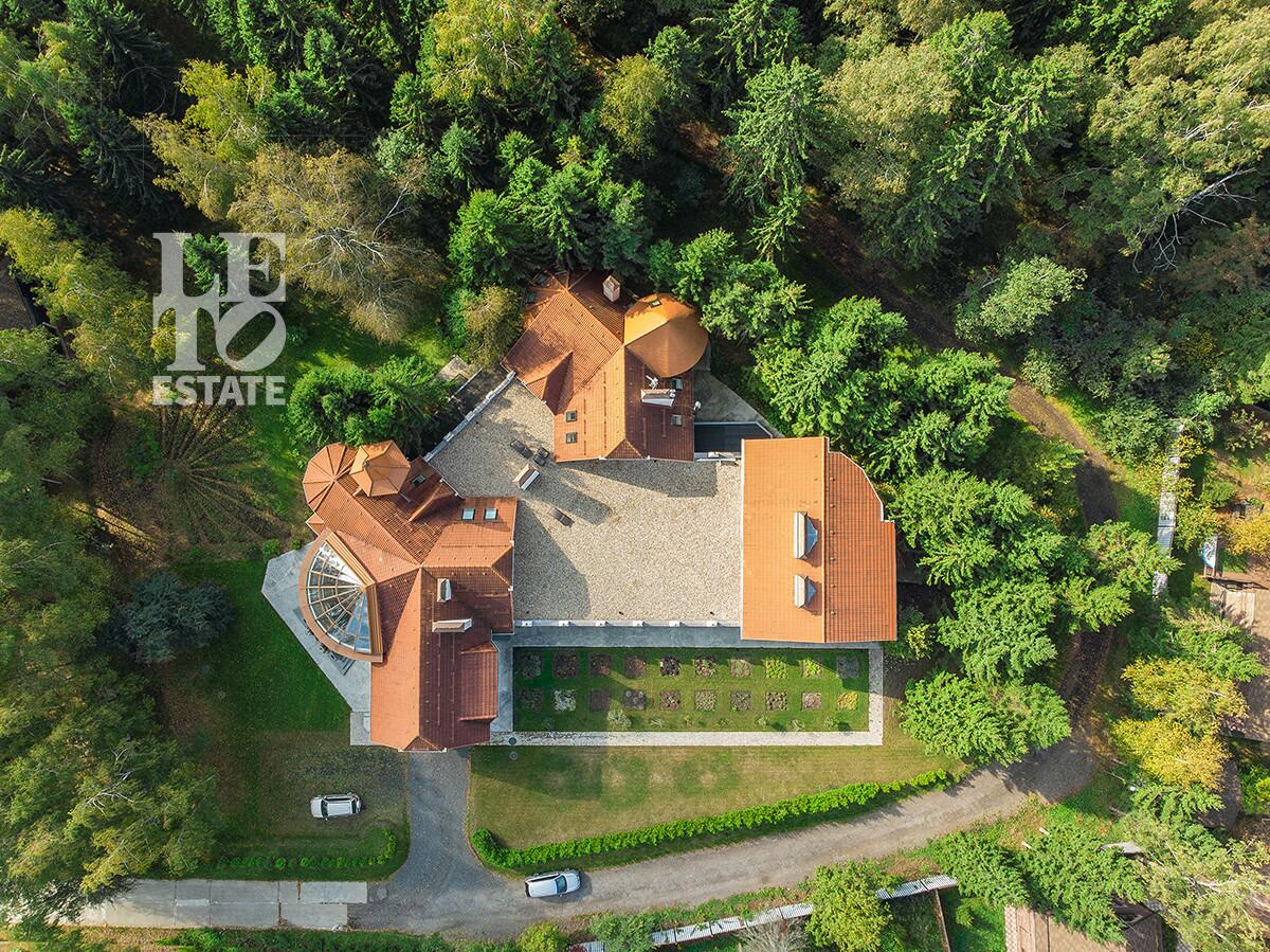 2-этажный коттедж 1 100 м² с отделкой