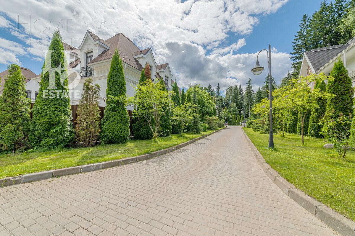 3-этажный коттедж 1 200 м² с отделкой