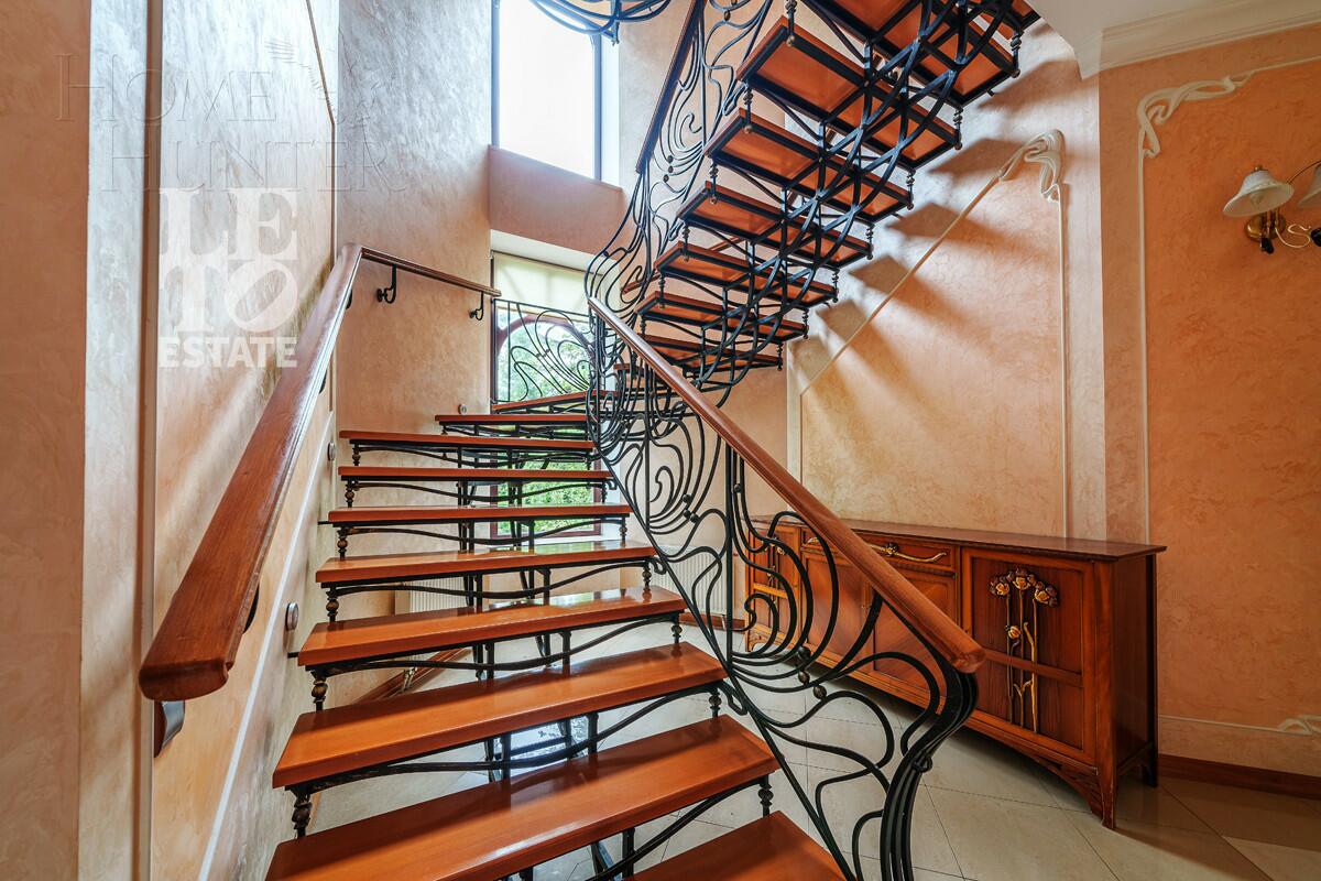 2-этажный коттедж 450 м² с отделкой