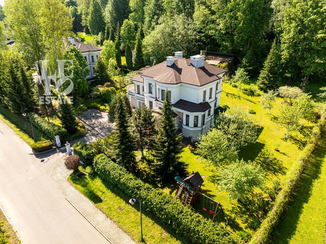 2-этажный коттедж 350 м² с отделкой