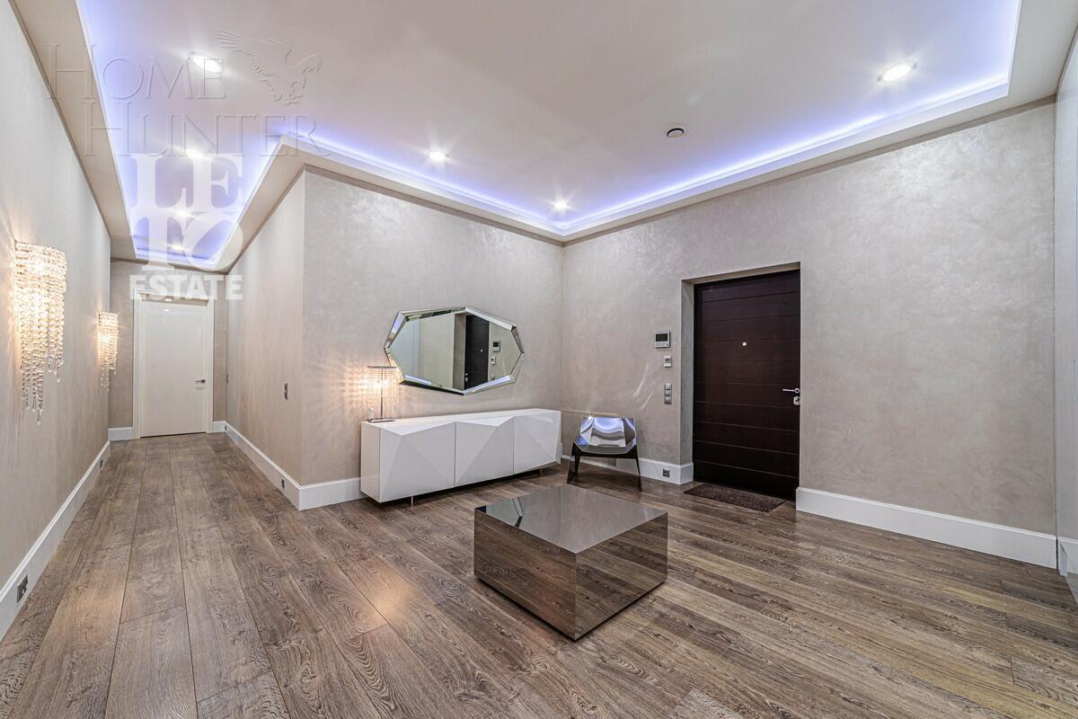 3-КОМН. КВАРТИРА С ОТДЕЛКОЙ 220 М² НА 2 ЭТАЖЕ