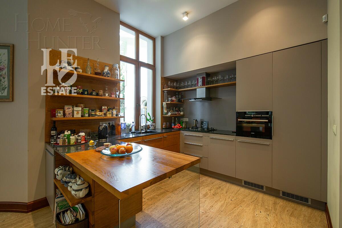 2-этажный коттедж 1 100 м² с отделкой