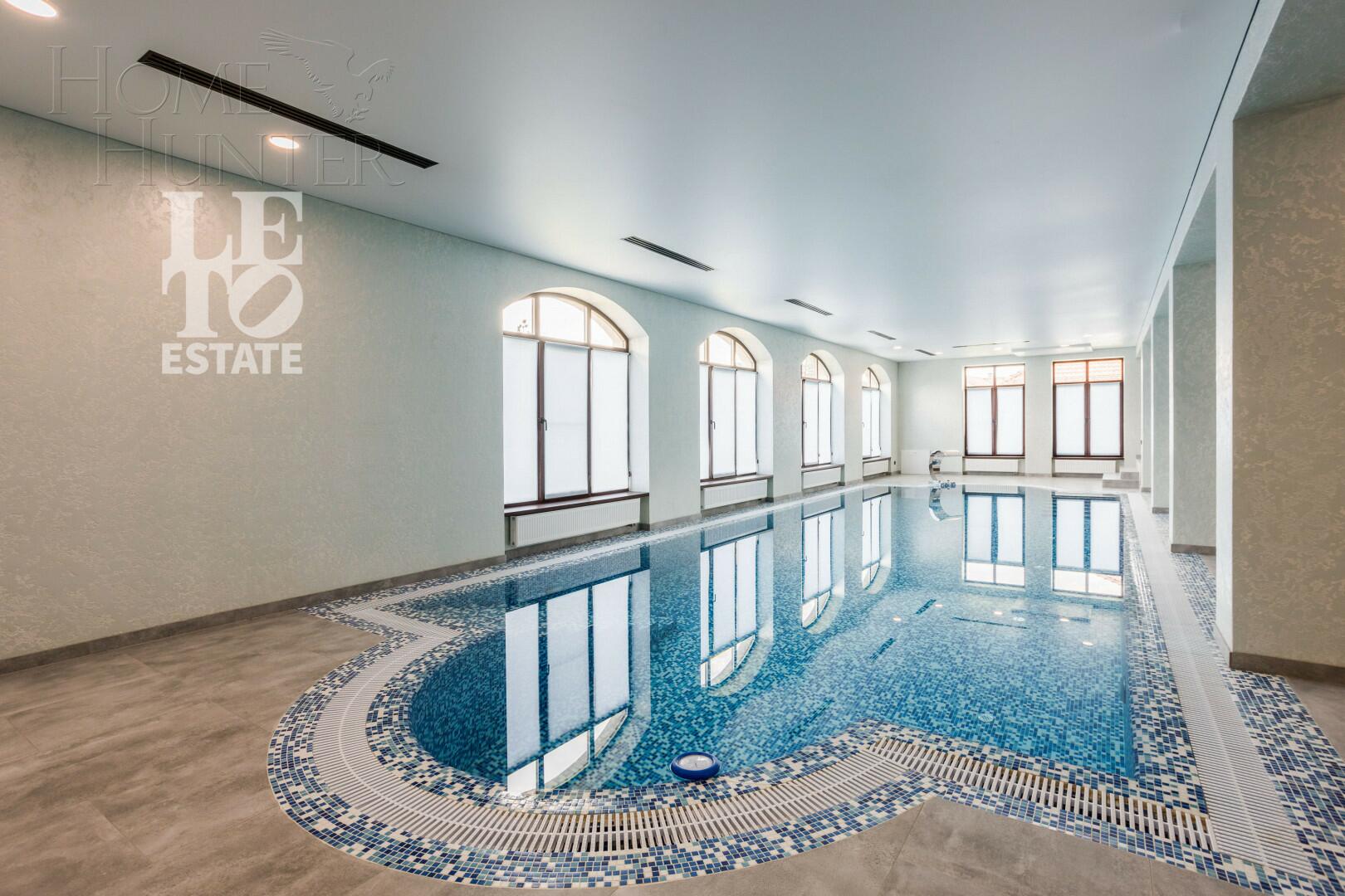 2-этажный коттедж 1 300 м² без отделки