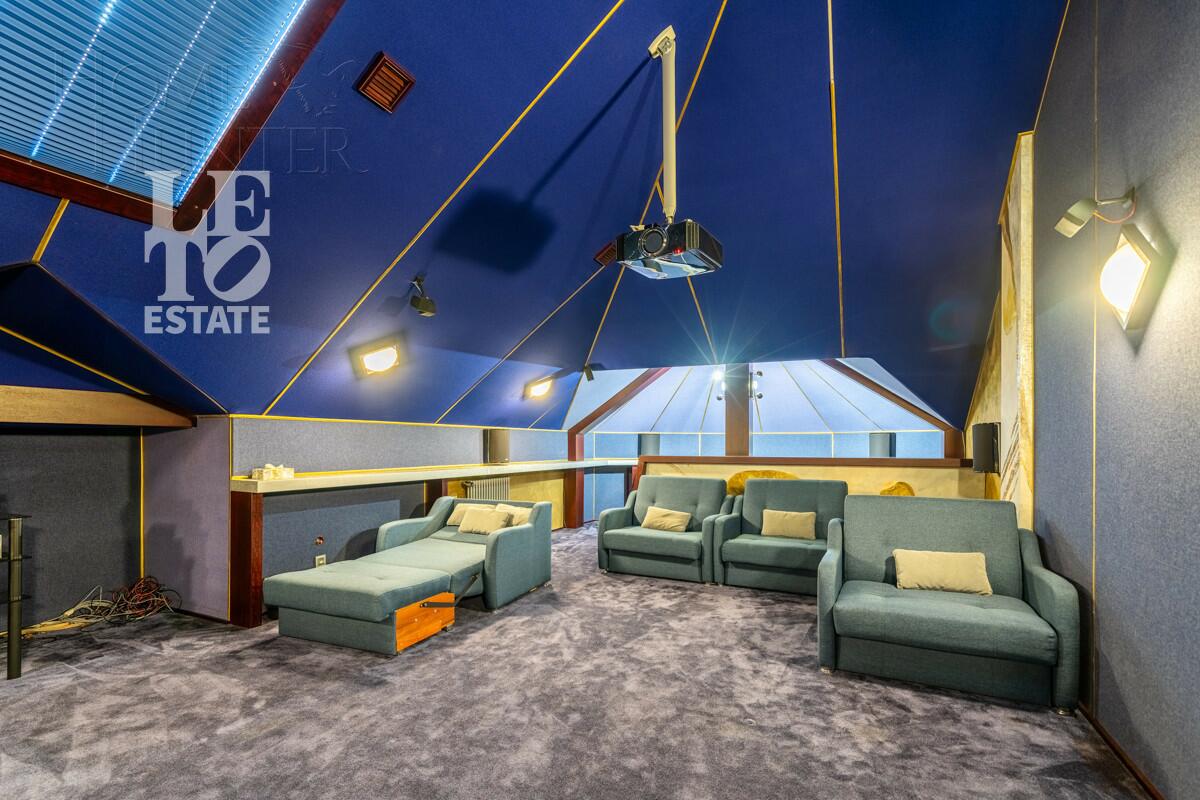 3-этажный коттедж 1 322 м² с отделкой