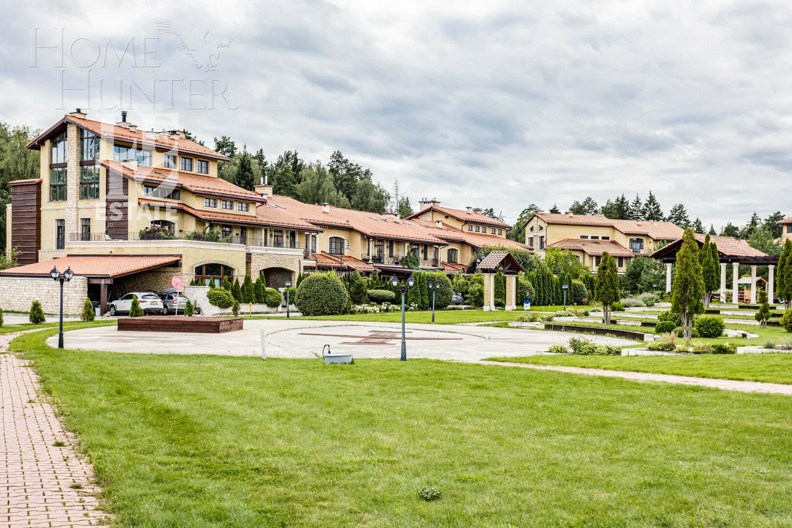 2-этажный коттедж 1 300 м² без отделки