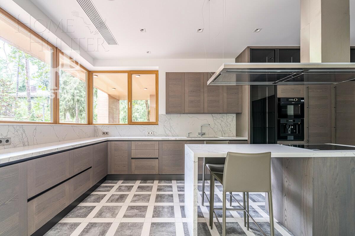 2-этажный коттедж 1 330 м² с отделкой