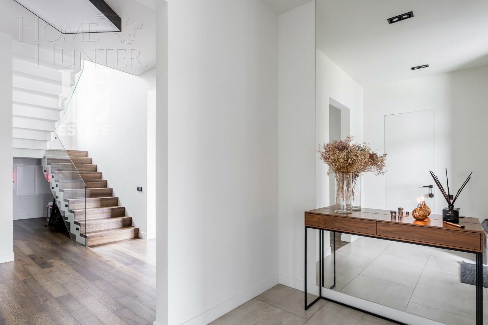 2-этажный коттедж 450 м² с отделкой