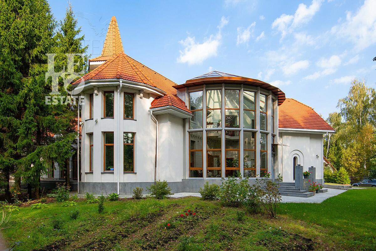 2-этажный коттедж 1 100 м² с отделкой