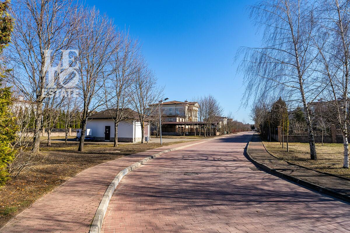 2-этажный коттедж 1 320 м² без отделки