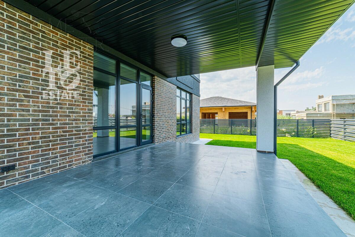 2-этажный коттедж 238.4 м² с отделкой