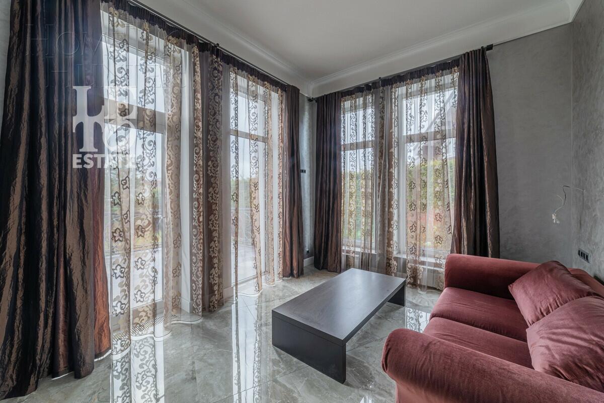 3-этажный коттедж 350 м² с отделкой