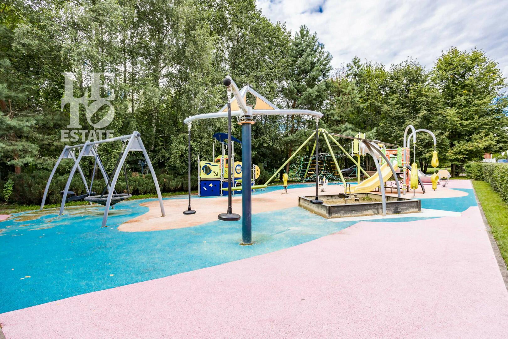 2-этажный коттедж 1 438 м² с отделкой