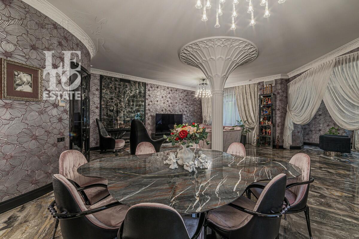 3-этажный коттедж 1 200 м² с отделкой