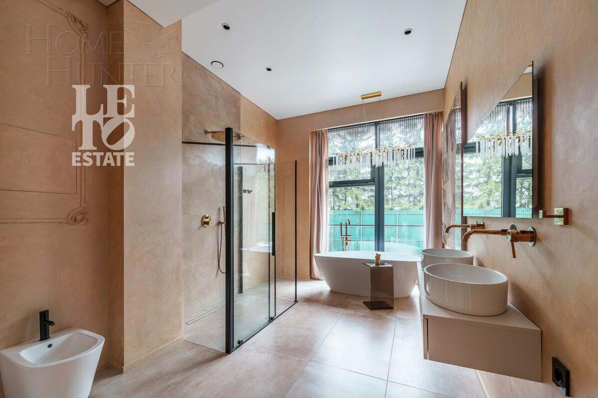 3-этажный таунхаус 238 м² с отделкой