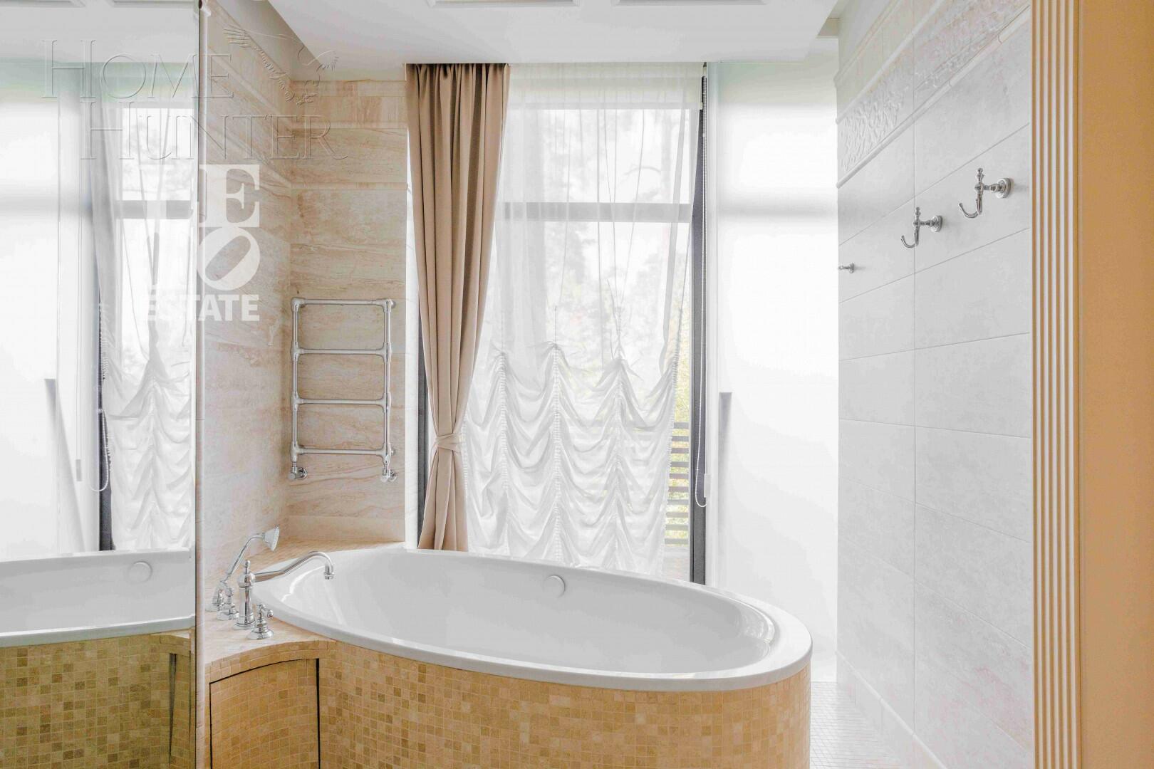 3-этажный таунхаус 340 м² с отделкой