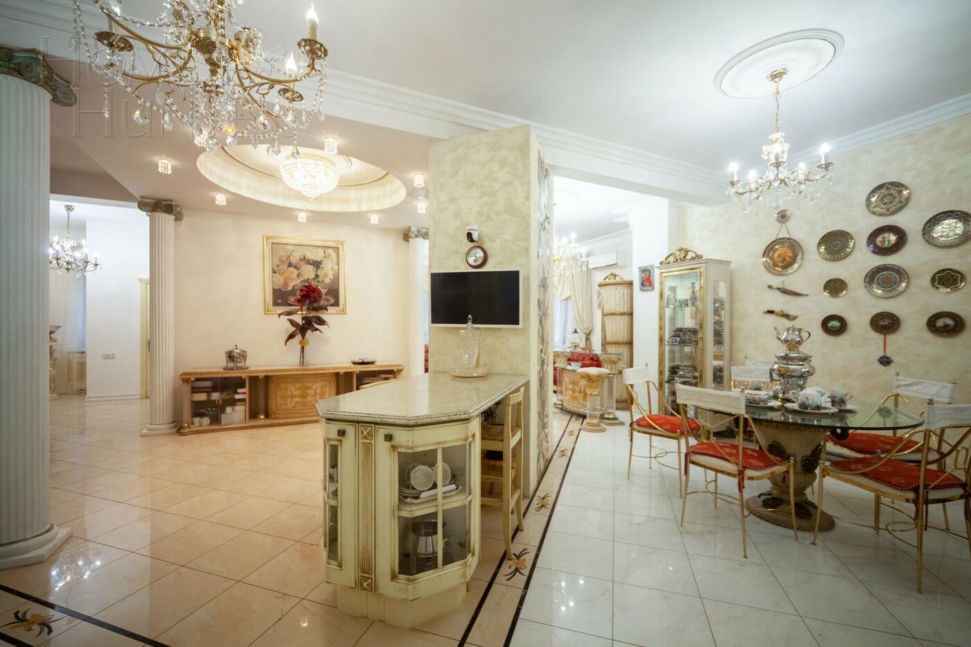 2-этажный коттедж 939 м² с отделкой