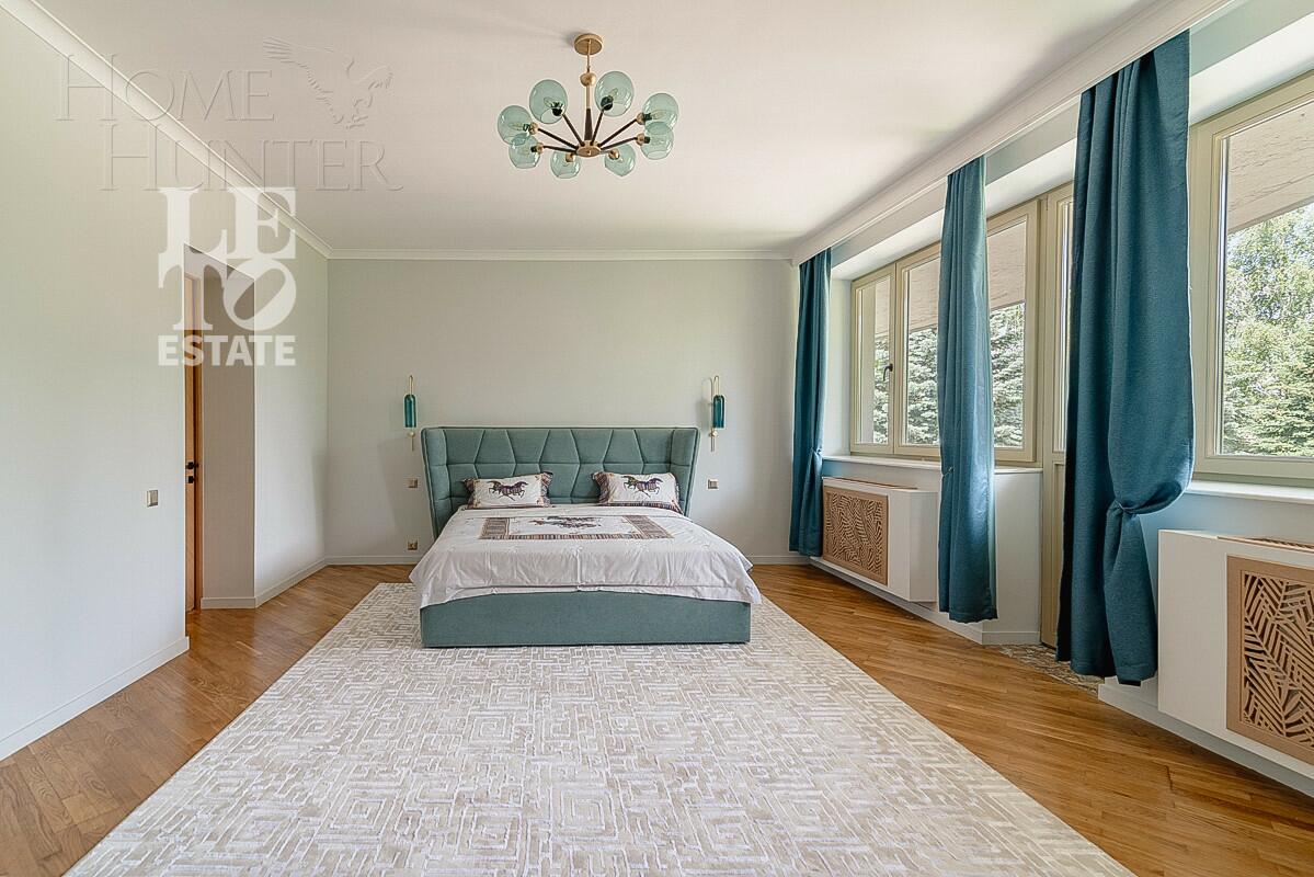 3-этажный коттедж 1 241 м² с отделкой