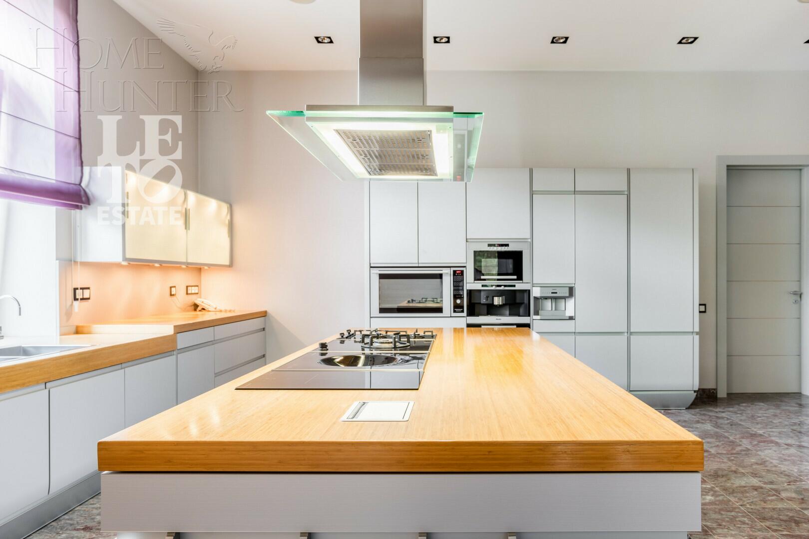 2-этажный коттедж 1 438 м² с отделкой