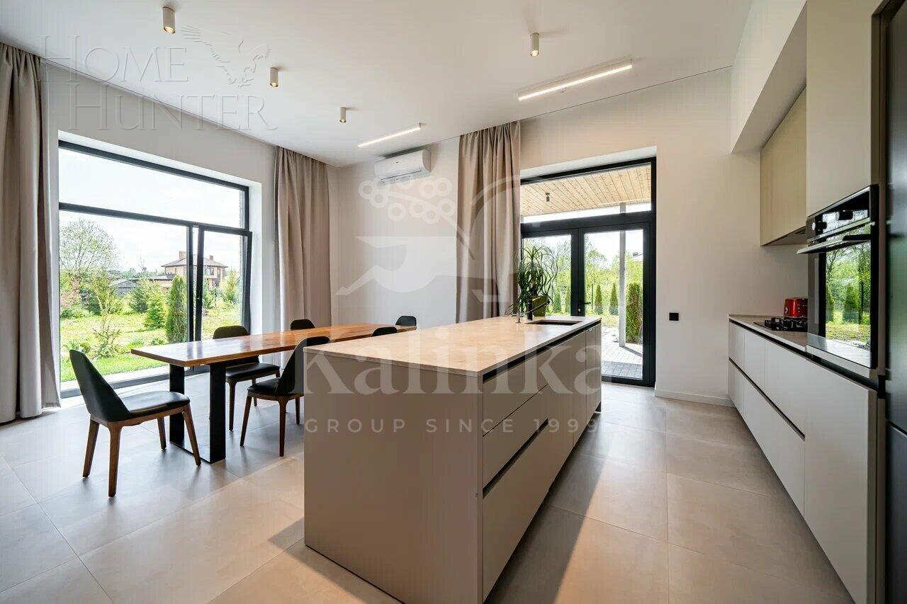 2-этажный коттедж 350 м² с отделкой