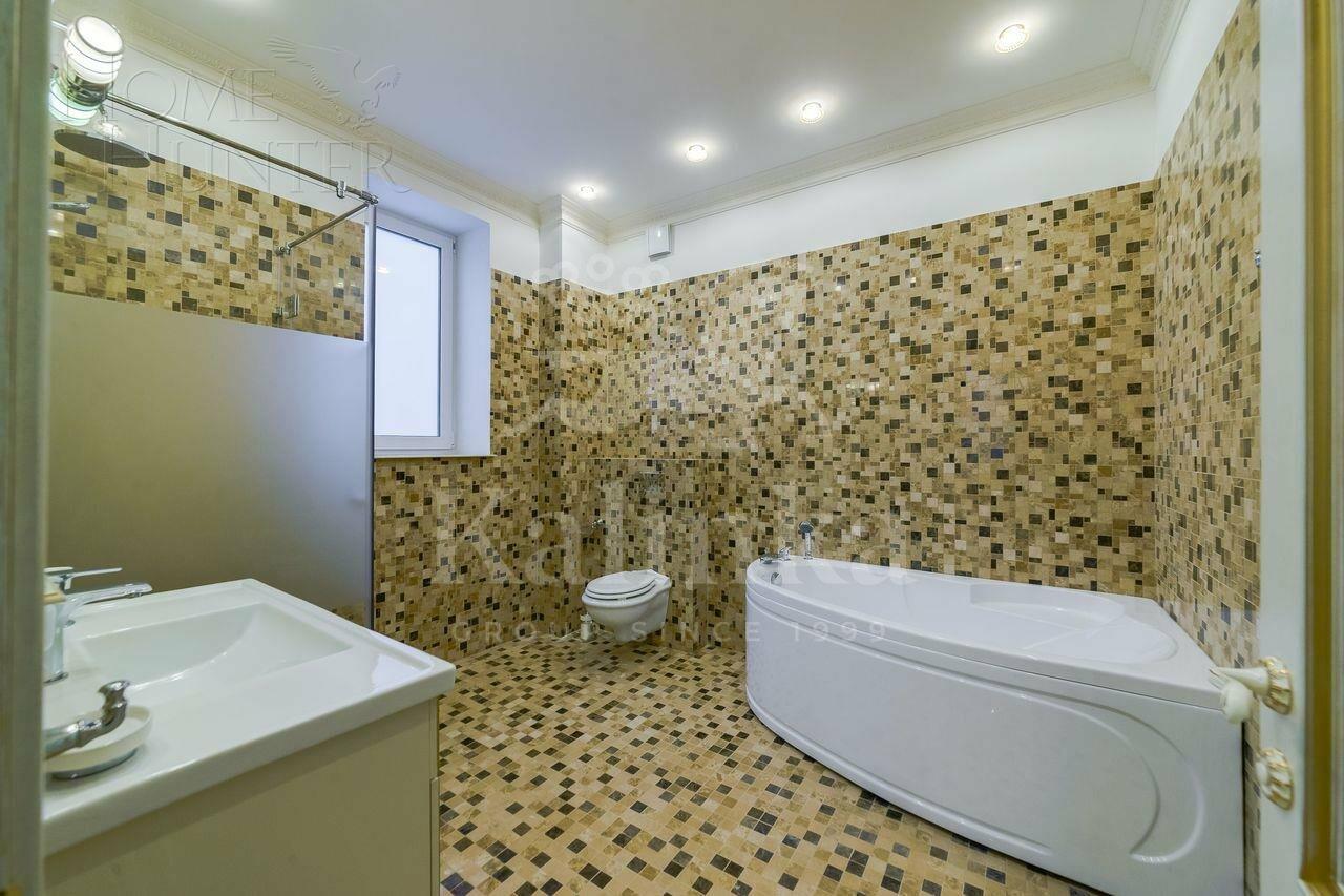 2-этажный таунхаус 720 м² с отделкой