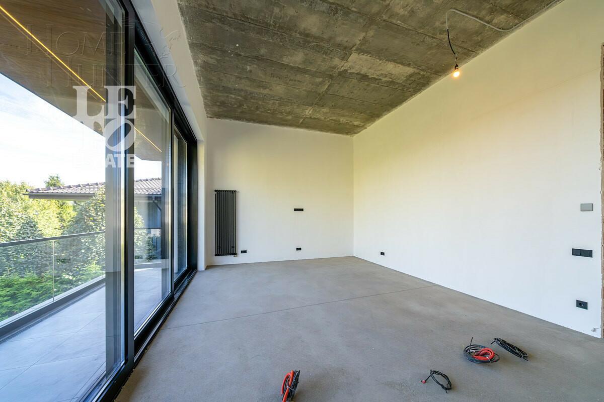 2-этажный коттедж 1 200 м² без отделки