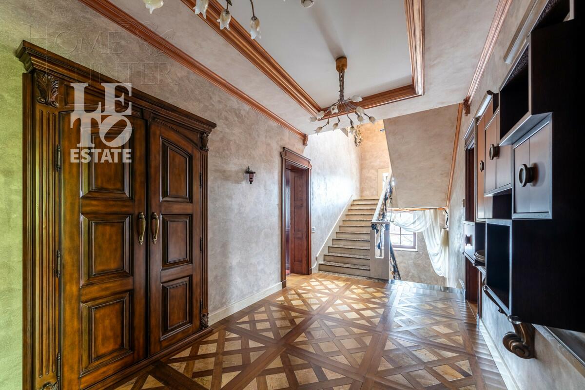 3-этажный коттедж 1 322 м² с отделкой