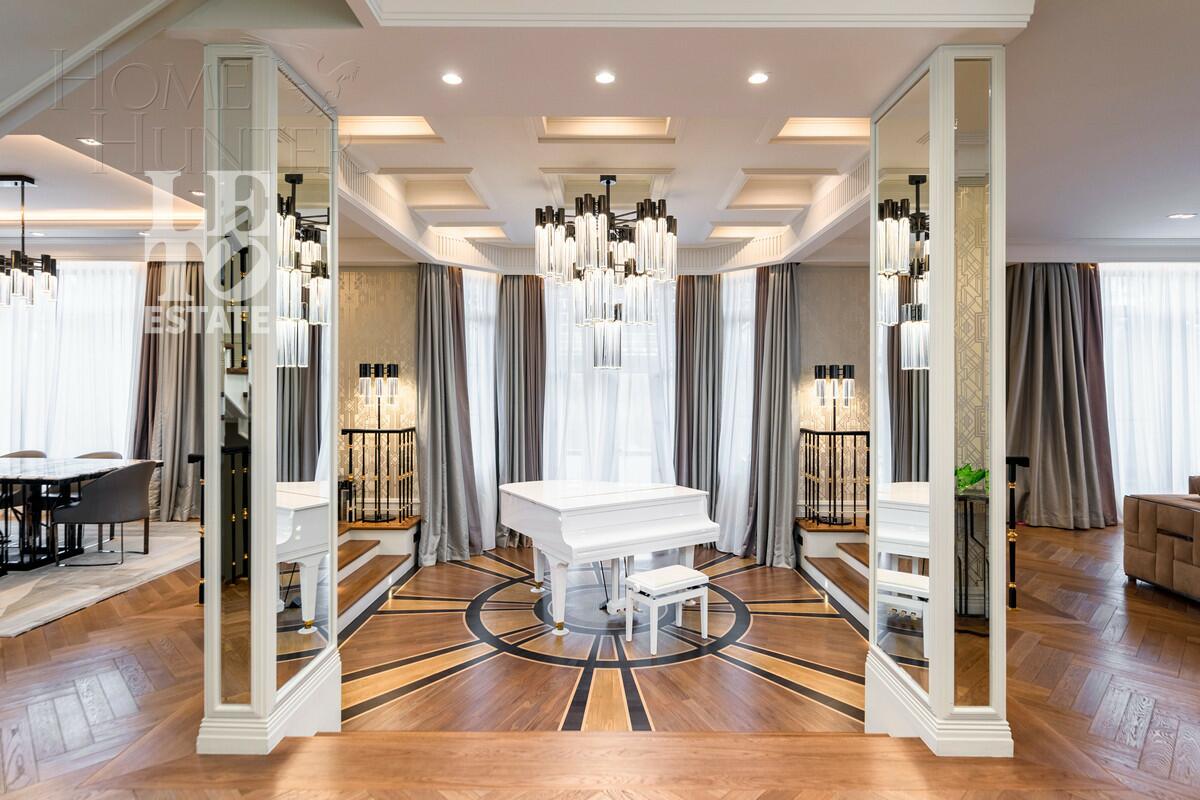 3-этажный коттедж 1 100 м² с отделкой