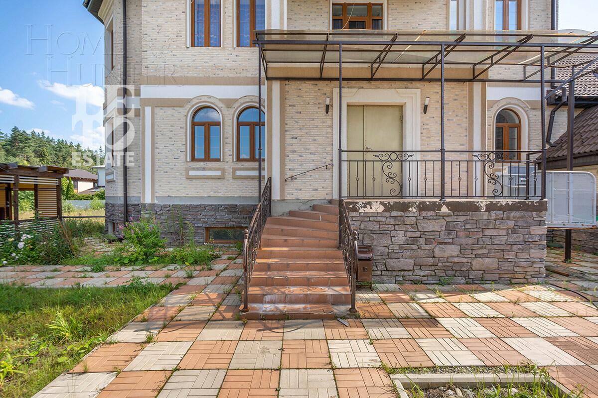 2-этажный коттедж 1 028 м² с отделкой