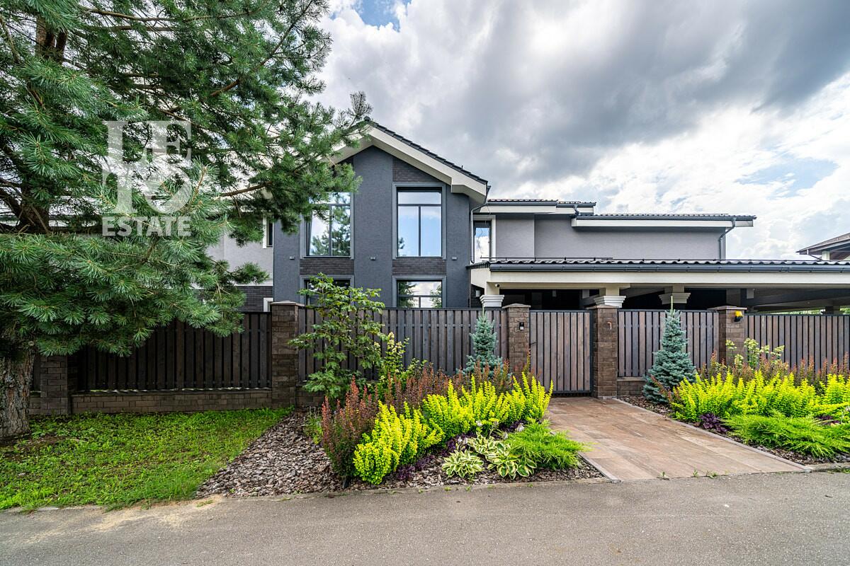 2-этажный коттедж 1 100 м² с отделкой