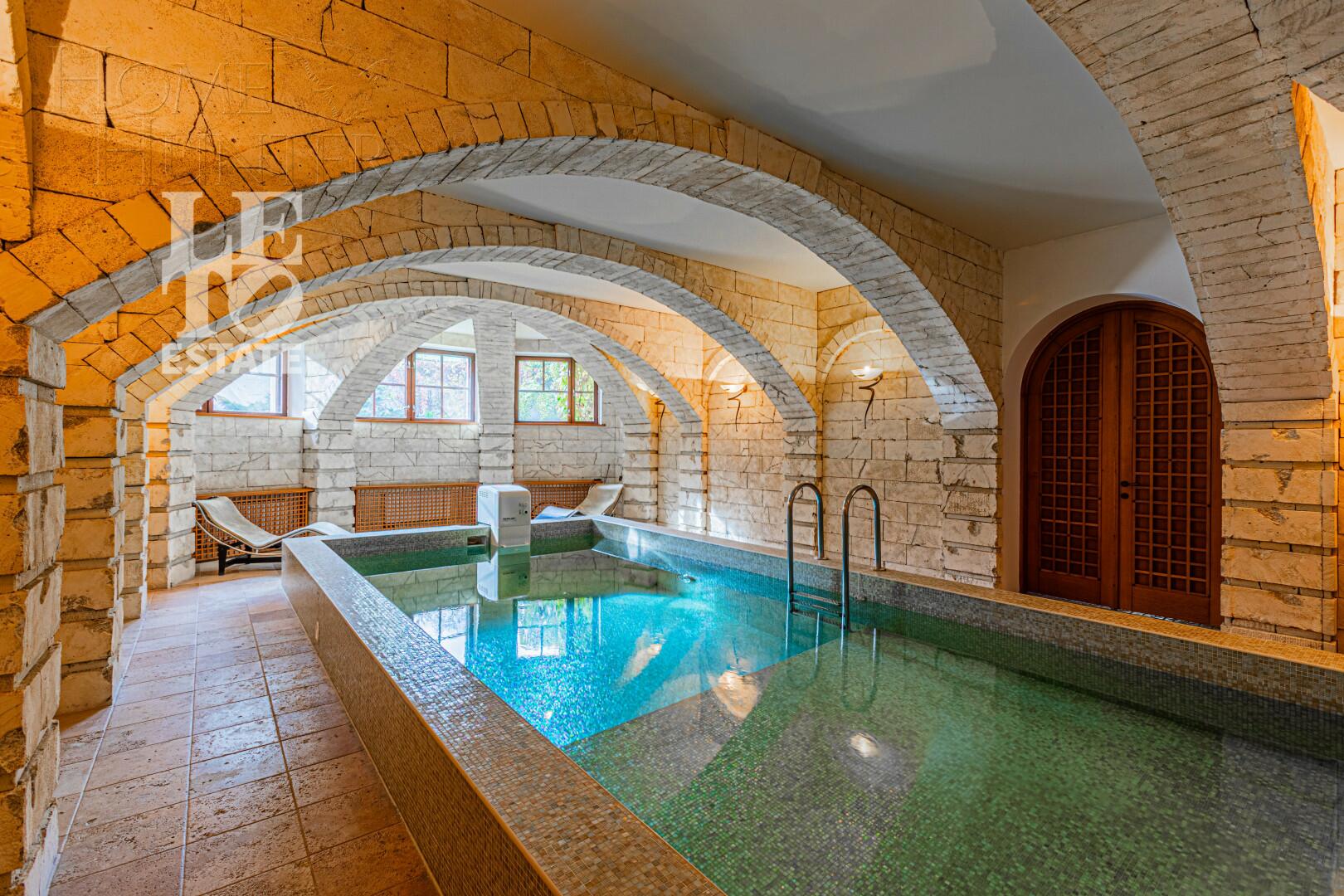 2-этажный коттедж 720 м² с отделкой