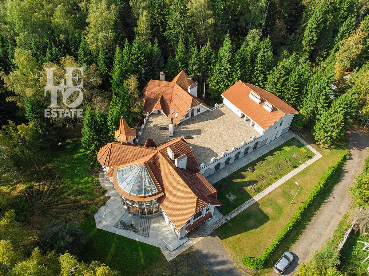 2-этажный коттедж 1 100 м² с отделкой