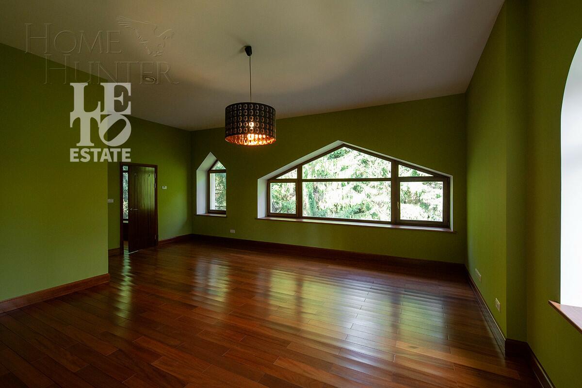 2-этажный коттедж 1 100 м² с отделкой