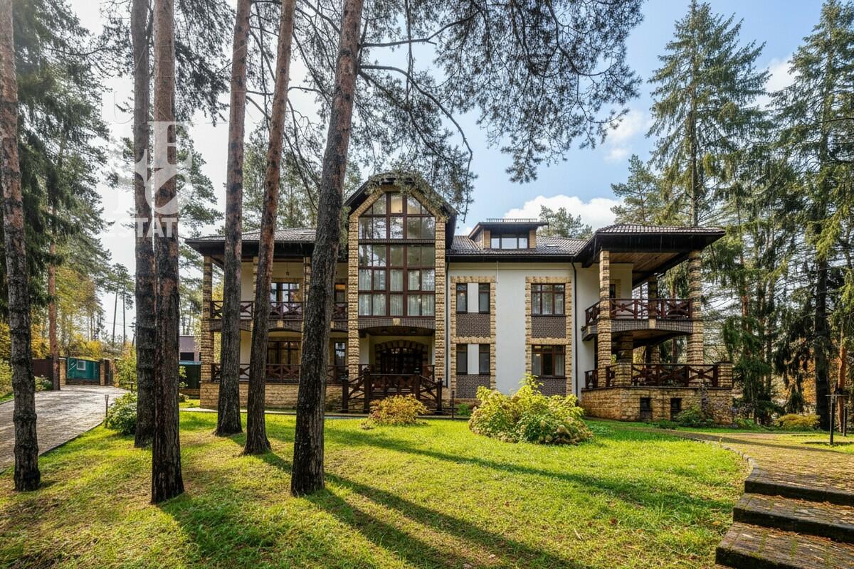 3-этажный коттедж 980 м² с отделкой