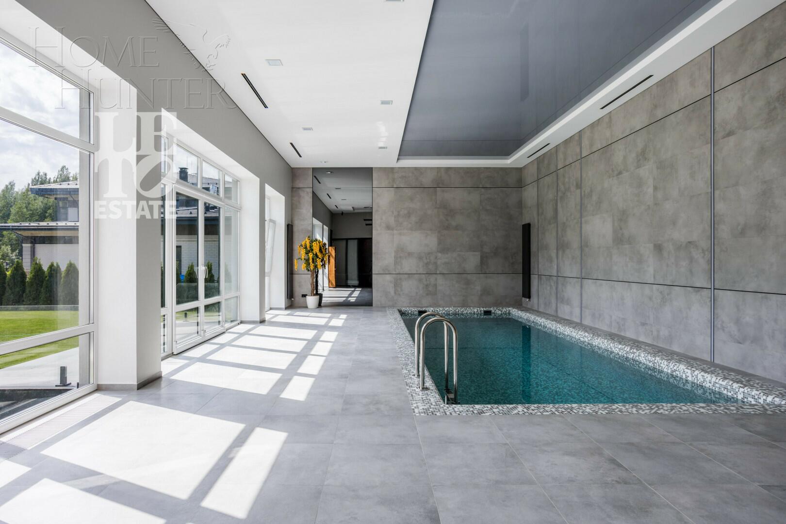 3-этажный коттедж 600 м² с отделкой