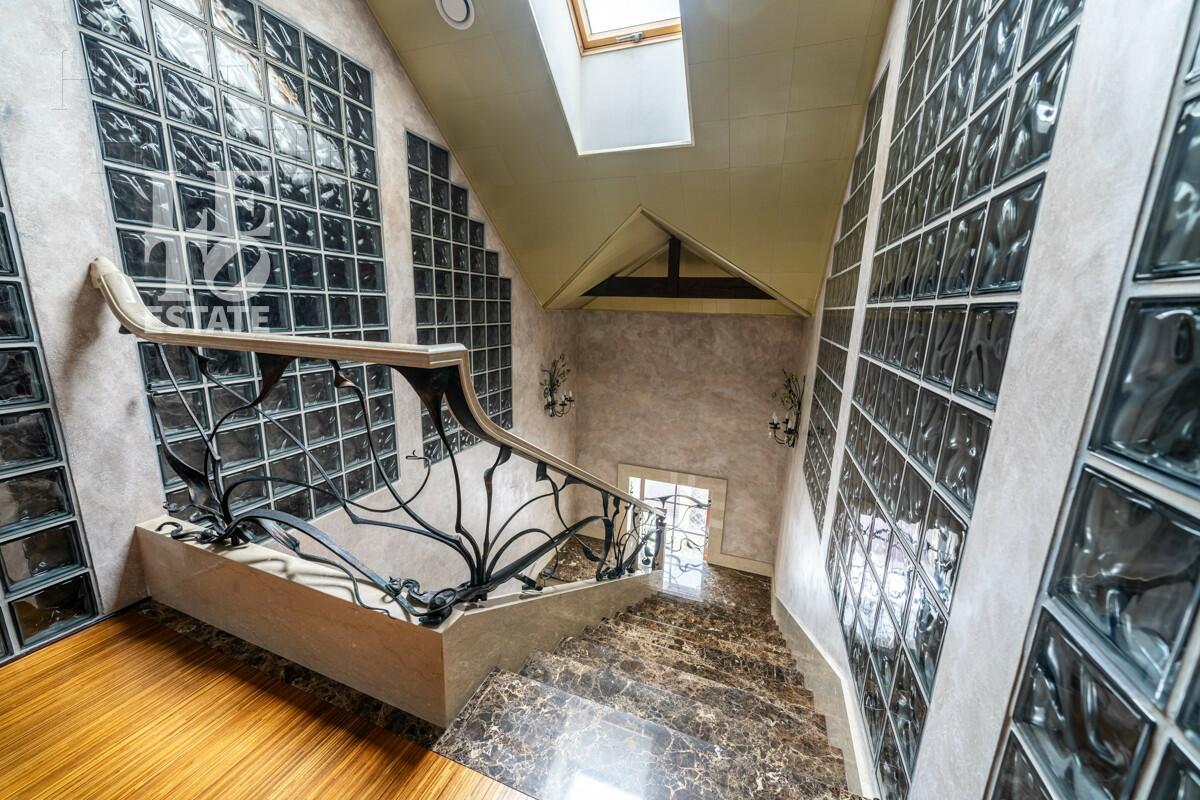 3-этажный коттедж 1 322 м² с отделкой